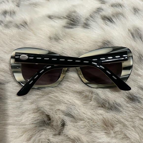 FENDI selleria Sunglasses - Picture 2 of 14